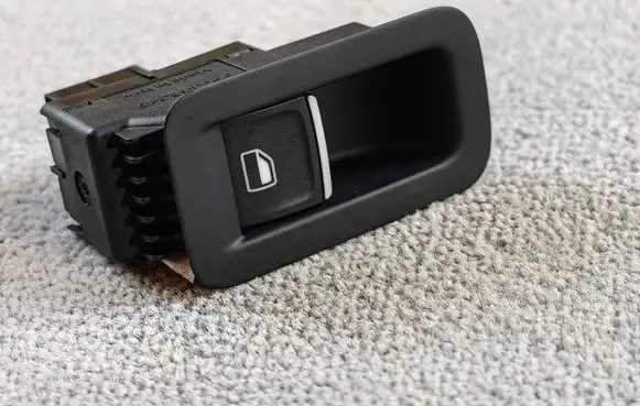Volkswagen Golf VII Electric window control switch 5G0959855J 1010321301S