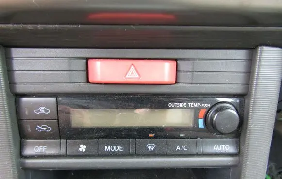 Nissan X-Trail T30 Air conditioning/heating control unit 