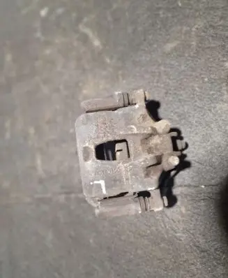 Hyundai i20 (PB PBT) Front brake caliper