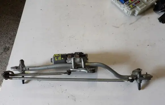 Volvo XC60 Front wiper linkage and motor
