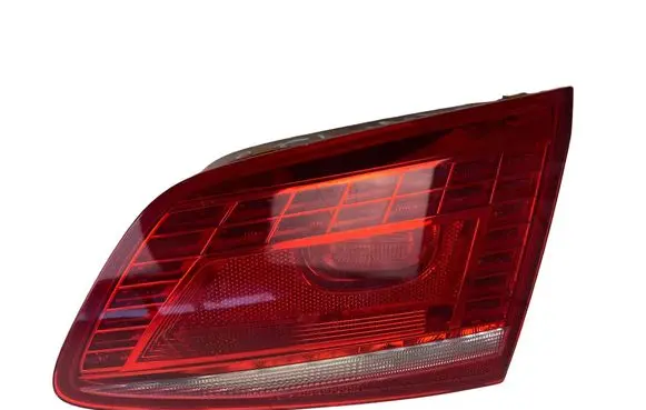 Volkswagen PASSAT B7 Rear/tail lights E13062