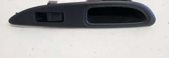 Nissan Primera Electric window control switch 82961AV760