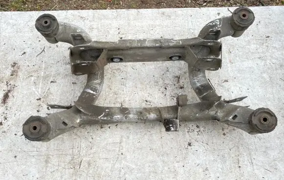 BMW 5 E39 Rear subframe 2811082367