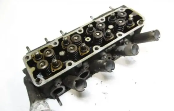 Opel Corsa B Engine head R90400110