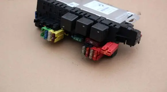 Mercedes-Benz S W220 Fuse module MERCEDES0205451932