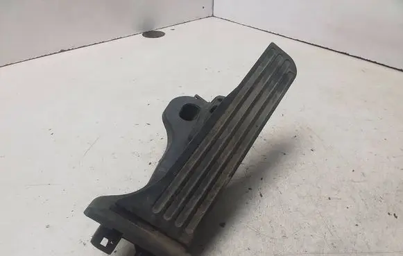 Volkswagen PASSAT B6 Accelerator throttle pedal 1K1721503L 6PV00860000