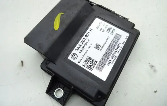 Volkswagen PASSAT CC Hand brake control module 3AA907801H