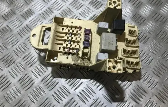 Toyota Yaris Fuse box set 827300d020a 82730-0d020-a