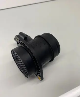 Volkswagen Golf IV Mass air flow meter 0280217121 06A906461