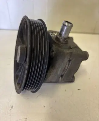 Volvo XC70 Power steering pump 7611332138