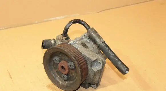 BMW X5 E53 Power steering pump 6756737