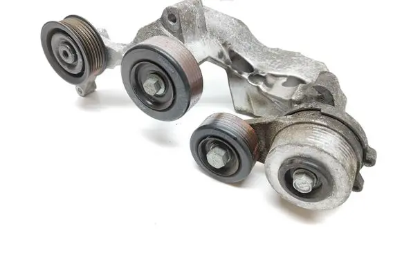 KIA Sorento Generator/alternator bracket 