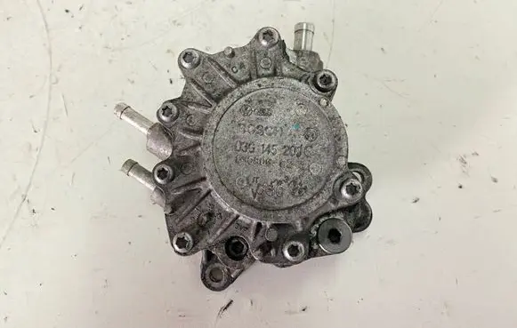 Volkswagen Touran I Vacuum pump 03G145209C