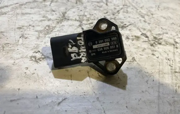 Volkswagen Touran I Air pressure sensor 038906051B 0281002399