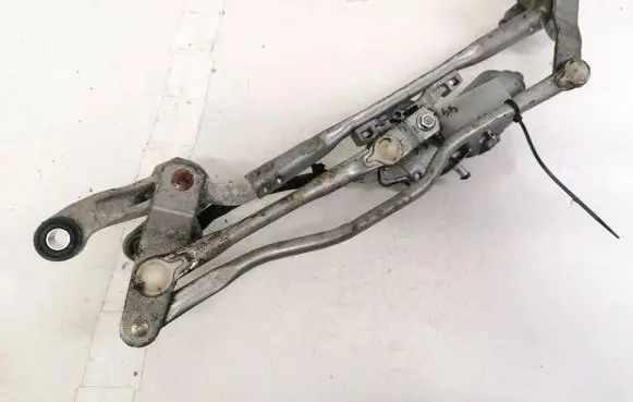 Mazda 5 Front wiper linkage and motor 