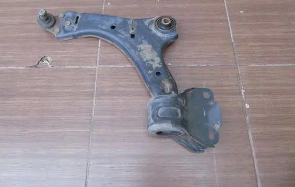 Ford Mondeo MK IV Front lower control arm/wishbone 7G9N3A052