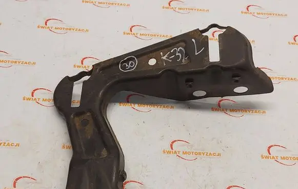 Skoda Octavia Mk2 (1Z) Headlight/headlamp mounting bracket 1Z0805071A