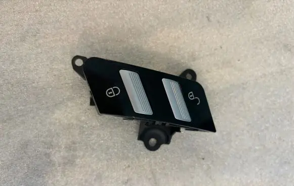 Mercedes-Benz S W221 Central locking switch button A2218213151 03371030101 2218213151