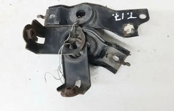 Radiator mount bracket