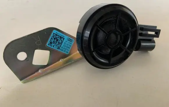 Front door high frequency speaker