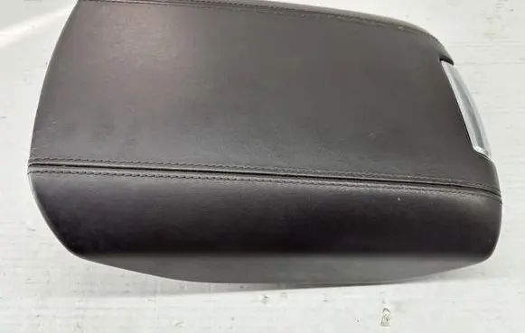 Porsche Cayenne (92A) Armrest 