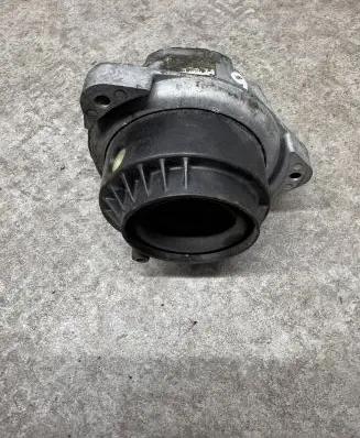 BMW 5 F10 F11 Engine mount bracket 6777374 22116777374