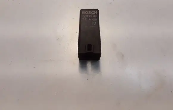 Honda CR-V Glow plug pre-heat relay 0281003056