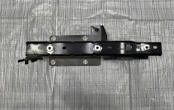 Maserati GranTurismo Radiator mount bracket D778