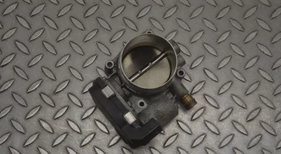 BMW 4 F32 F33 Throttle valve 7597871
