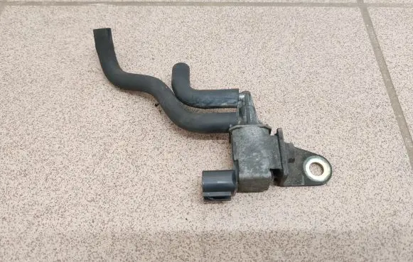 Subaru Legacy Valve vacuum K5T48479