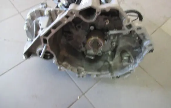 Renault Twingo III Manual 5 speed gearbox JE3007