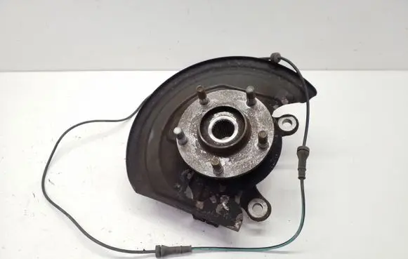 Nissan Juke I F15 Front wheel hub