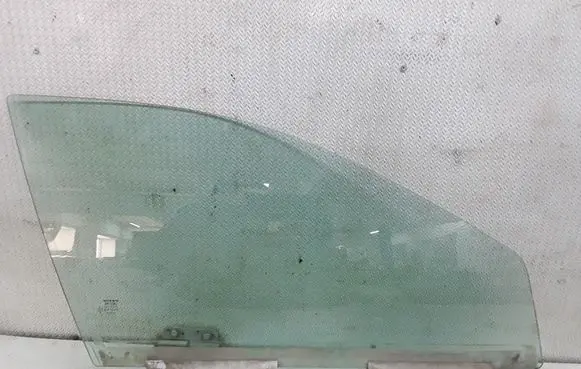 Volvo V70 Front door window glass four-door