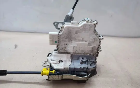 Audi A4 S4 B8 8K Front door lock 8J2837015