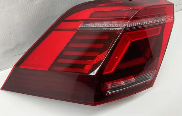 Volkswagen Tiguan Rear/tail lights 5NA945207 00214953 0021488211