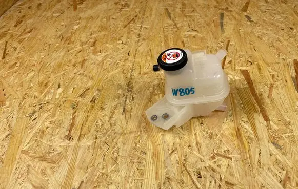 Toyota Yaris XP210 Coolant expansion tank/reservoir