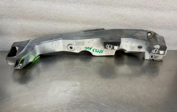 Renault Kangoo III Fender mounting bracket 631238779R