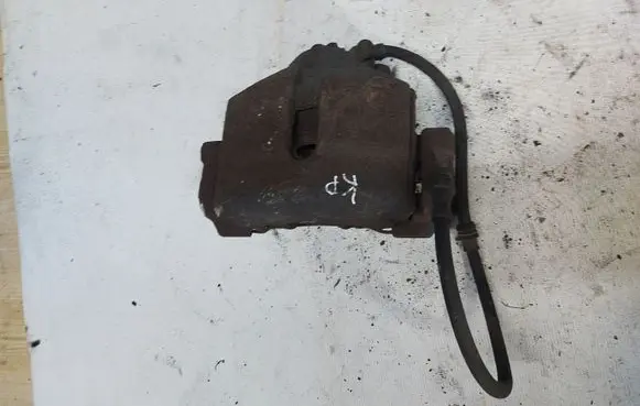 Volkswagen Touran I Front brake caliper