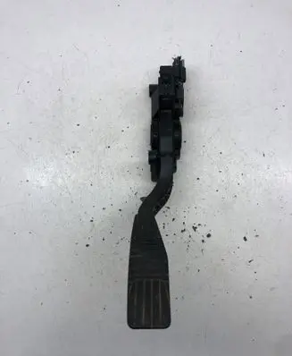Accelerator throttle pedal