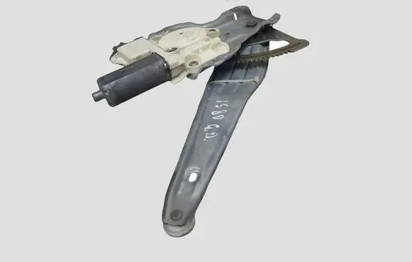 Toyota Avensis T250 Rear door window regulator with motor 0130822031