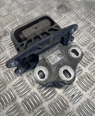 BMW 2 F45 Engine mount bracket 6853449