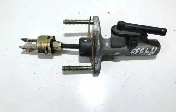 Toyota RAV 4 (XA20) Clutch master cylinder