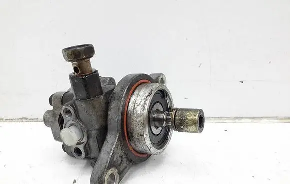 Nissan Almera Tino Power steering pump