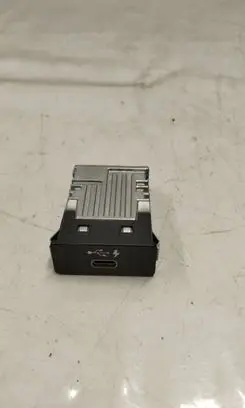 BMW 3 G20 G21 USB socket connector 8711939 19163010