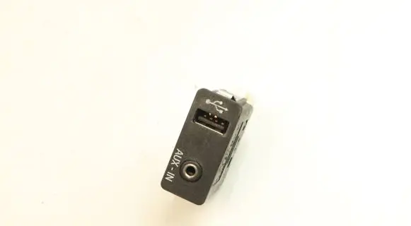 BMW X1 E84 USB socket connector 9241331