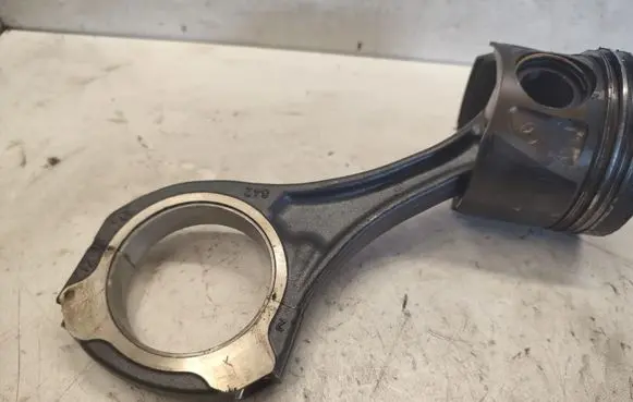 Mercedes-Benz ML W164 Piston with connecting rod