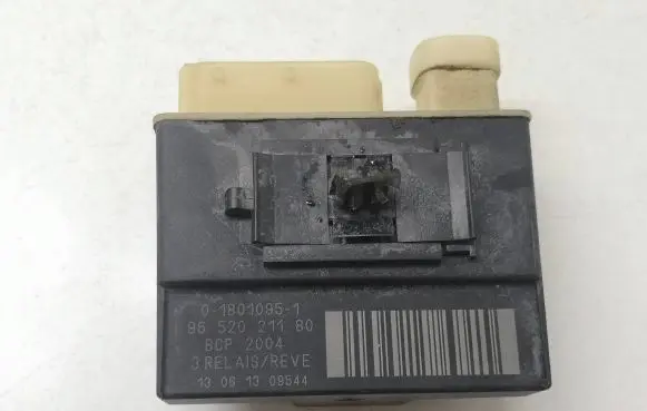 Citroen Berlingo Glow plug pre-heat relay 9652021180 018010951