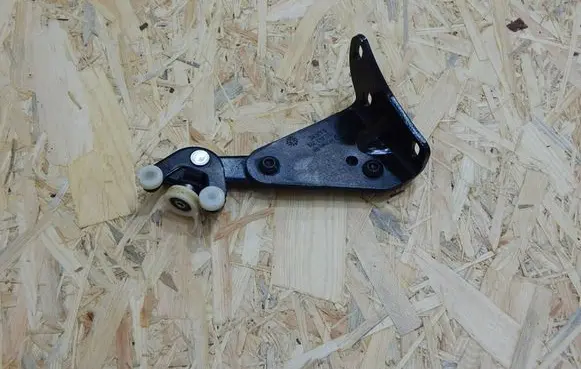 Volkswagen Transporter - Caravelle T5 Sliding door lower roller guide/hinge 7E0843398 S420MC 035102043