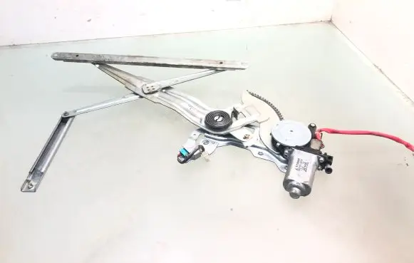 Mitsubishi Pajero Sport I Front door window regulator with motor 5713A020 2621003200