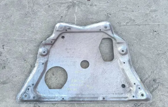 BMW X5M E70 Engine splash shield/under tray 6788727